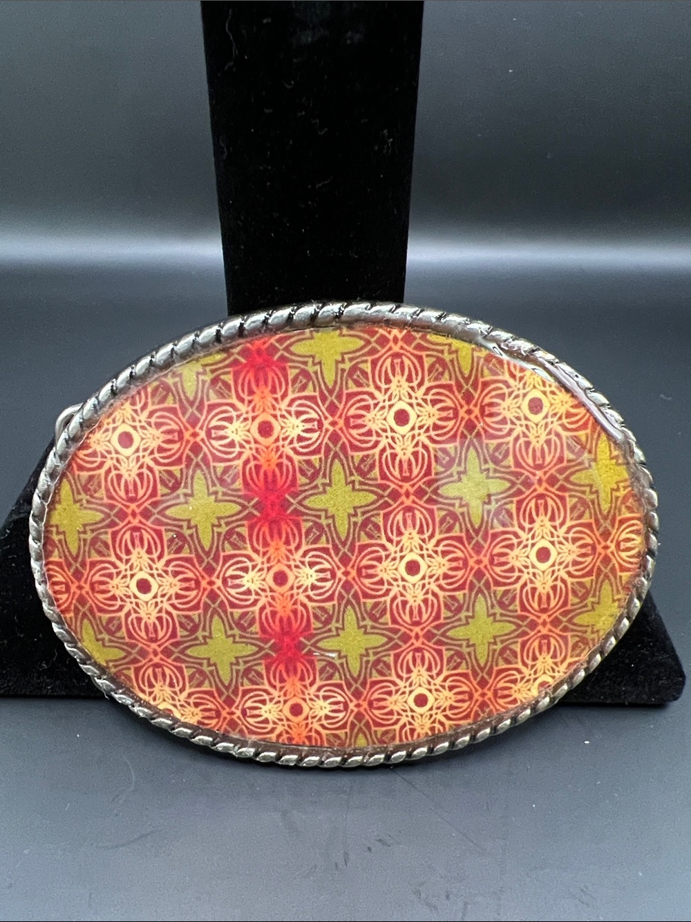 Oval Floral-Pattern Belt Buckle in Red & Green